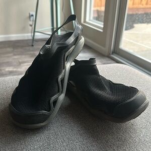 Black water Crocs Men’s Medium 9 iconic comfort